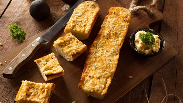 Cheesy Garlic Bread Grilled, Grilled Cheese Bread, BBQ Cheese Bread, Summer Grilling 