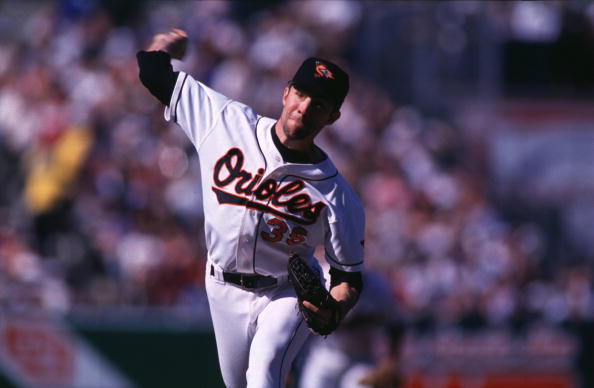  Mike Mussina of the Baltimore Orioles releases a pitch in 1996 (Credit: Doug Pensinger/ALLSPORT)