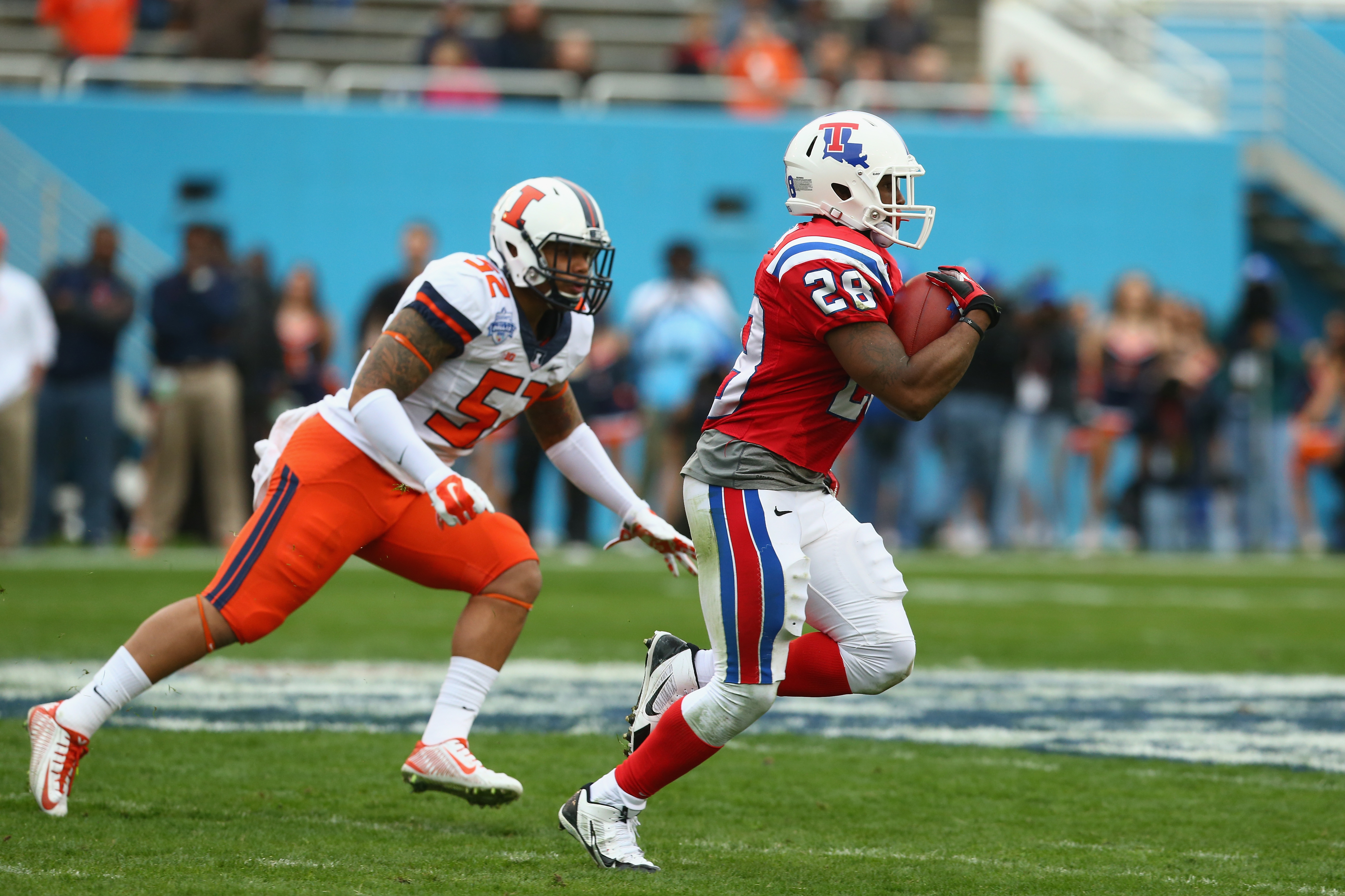 DALLAS, TX - DECEMBER 26:  Kenneth Dixon #28 of the Louisiana Tech Bulldogs runs the ball past Alex Hill #52 of the Illinois Fighting Illini during the Zaxby's Heart of Dallas Bowl at Cotton Bowl on December 26, 2014 in Dallas, Texas.  (Photo by Ronald Martinez/Getty Images)