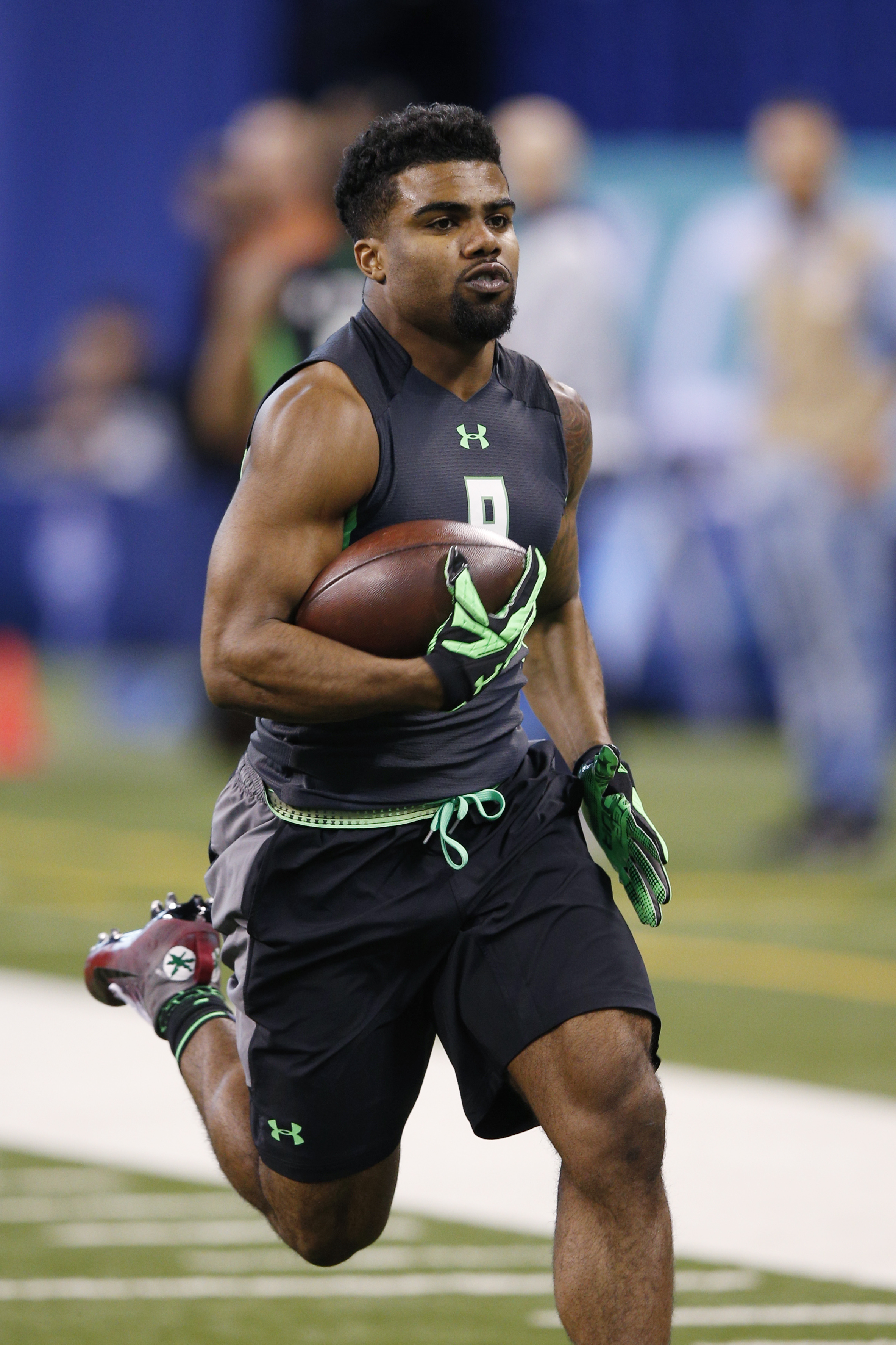 INDIANAPOLIS, IN - FEBRUARY 26: Running back Ezekiel Elliott of Ohio State runs with the ball during the 2016 NFL Scouting Combine at Lucas Oil Stadium on February 26, 2016 in Indianapolis, Indiana. (Photo by Joe Robbins/Getty Images)
