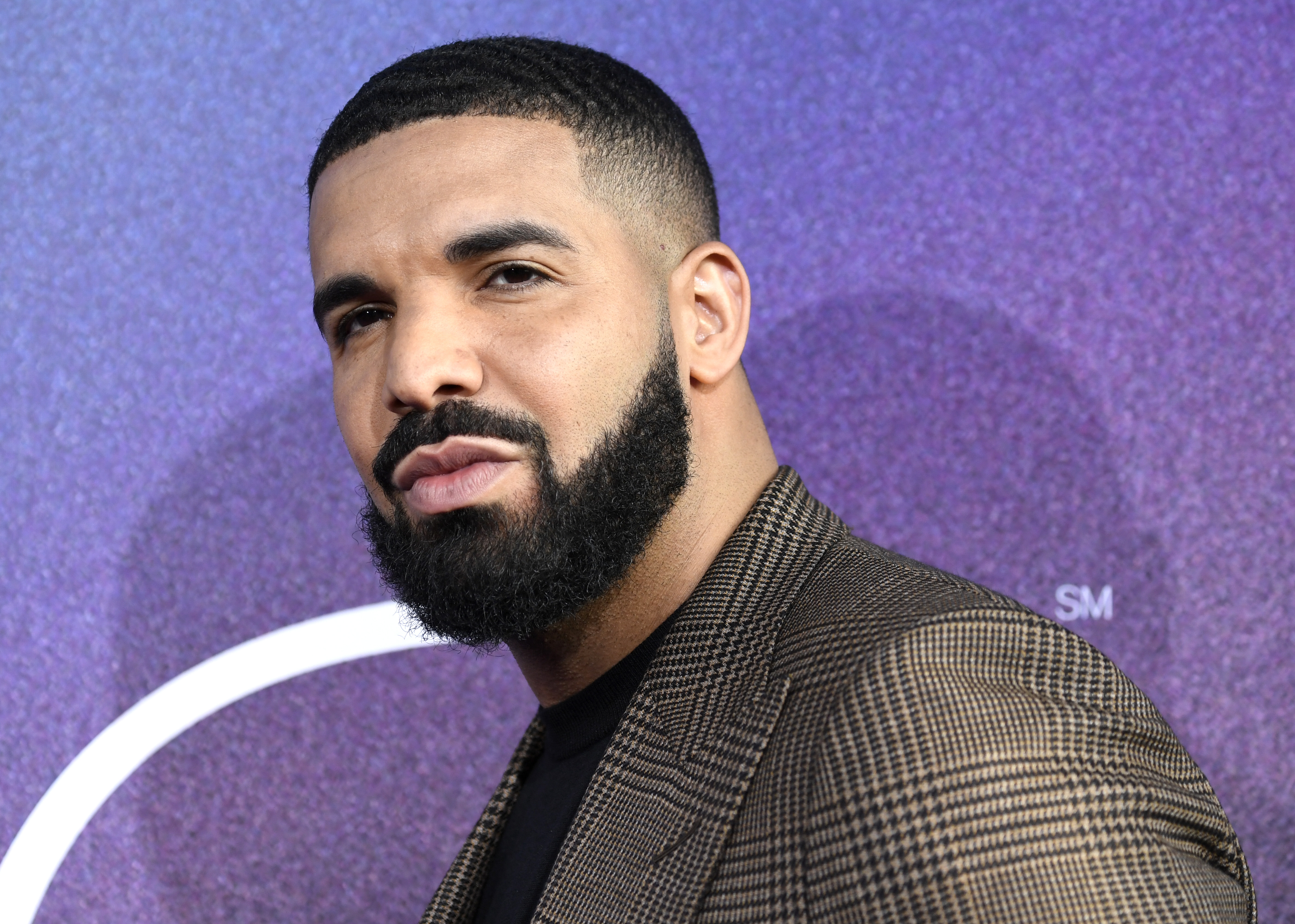 Baltimore City Gets In The Meme Game With Drake S Hotline Bling To Encourage Social Distancing Cbs Baltimore
