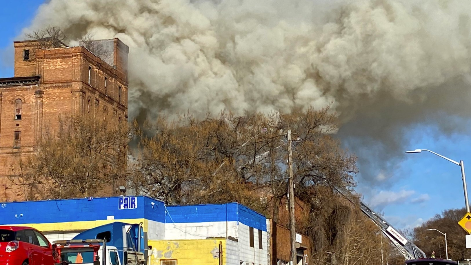 Baltimore Firefighters Battling 3-Alarm Fire At Vacant 7-Story Building – CBS Baltimore